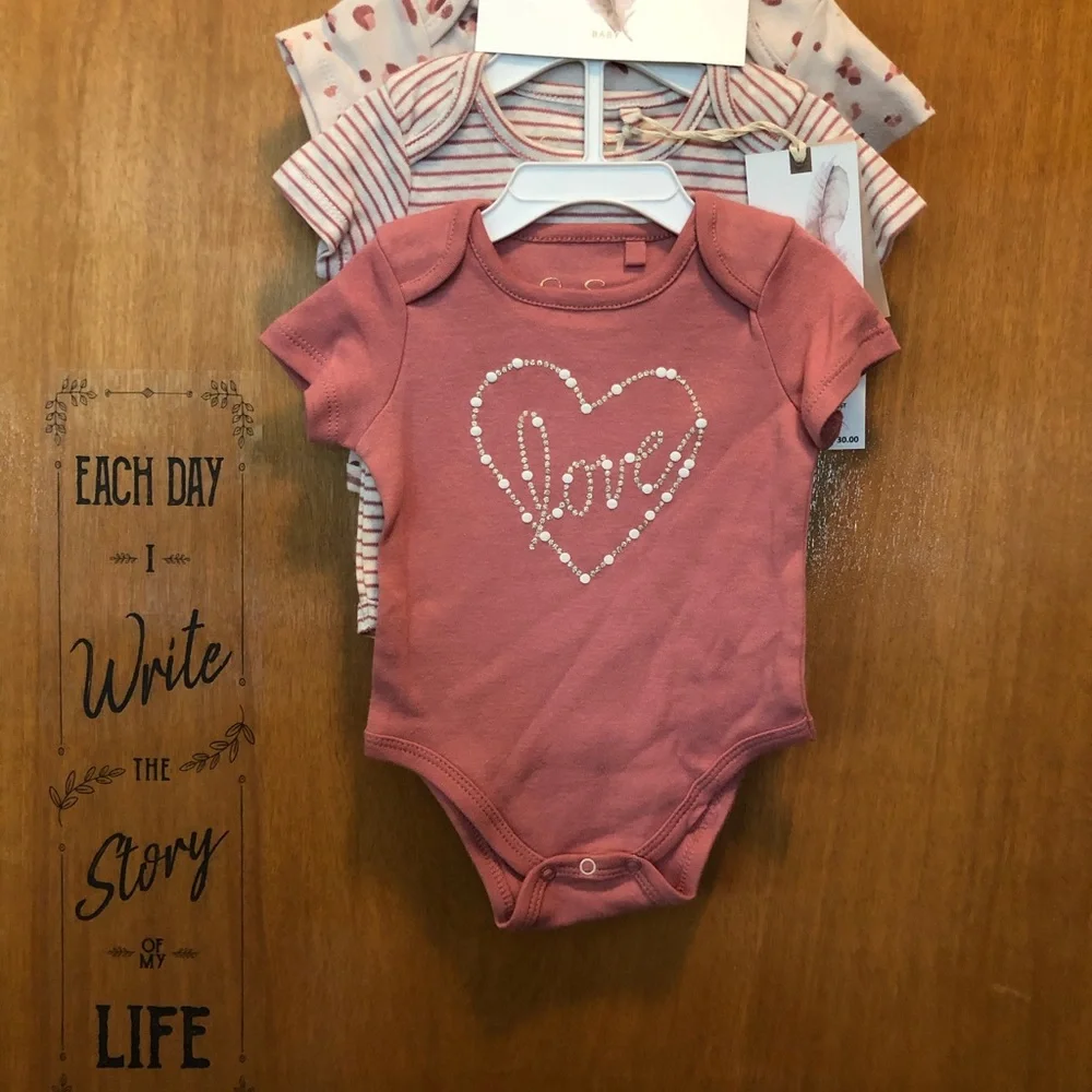 Jessica Simpson Layette 3 pack short sleeve one piece body suits soft cotton